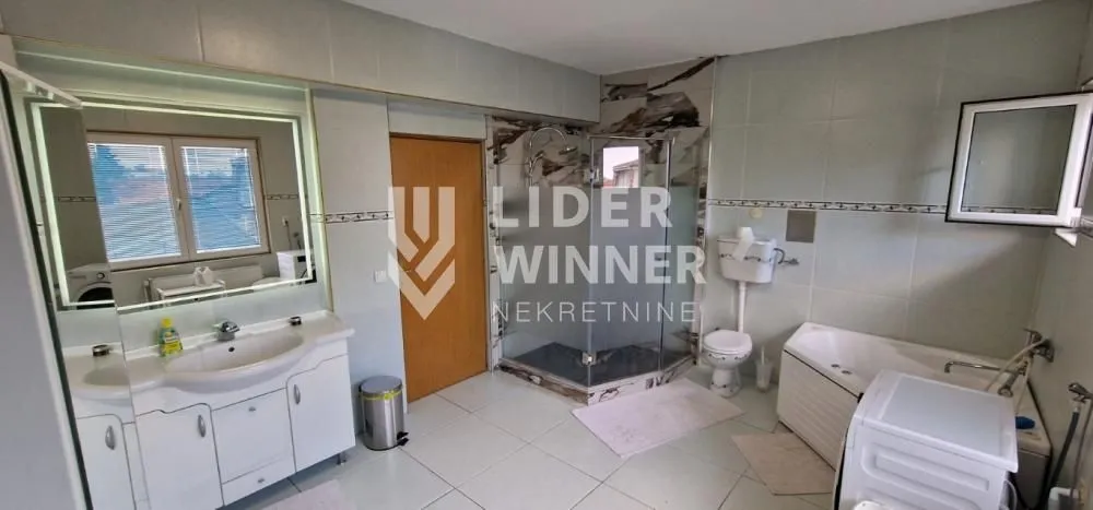 Izdavanje, kuća, 190m², Žarkovo, Beograd