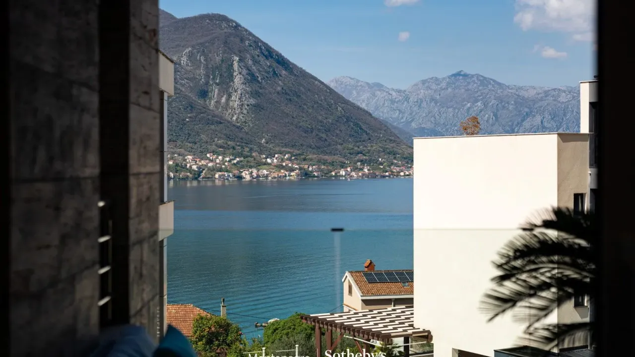 Sale, two bedroom apartment, 82m², Dobrota, Kotor