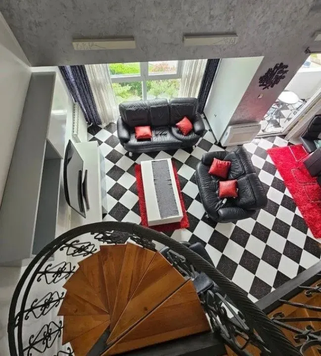 Izdavanje, trosoban stan, 80m², Dobrota, Kotor