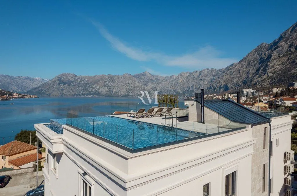 Sale, three bedroom apartment, 192m², Dobrota, Kotor