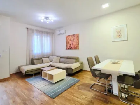 Izdavanje, dvosoban stan, 65m², City Kvart, Podgorica
