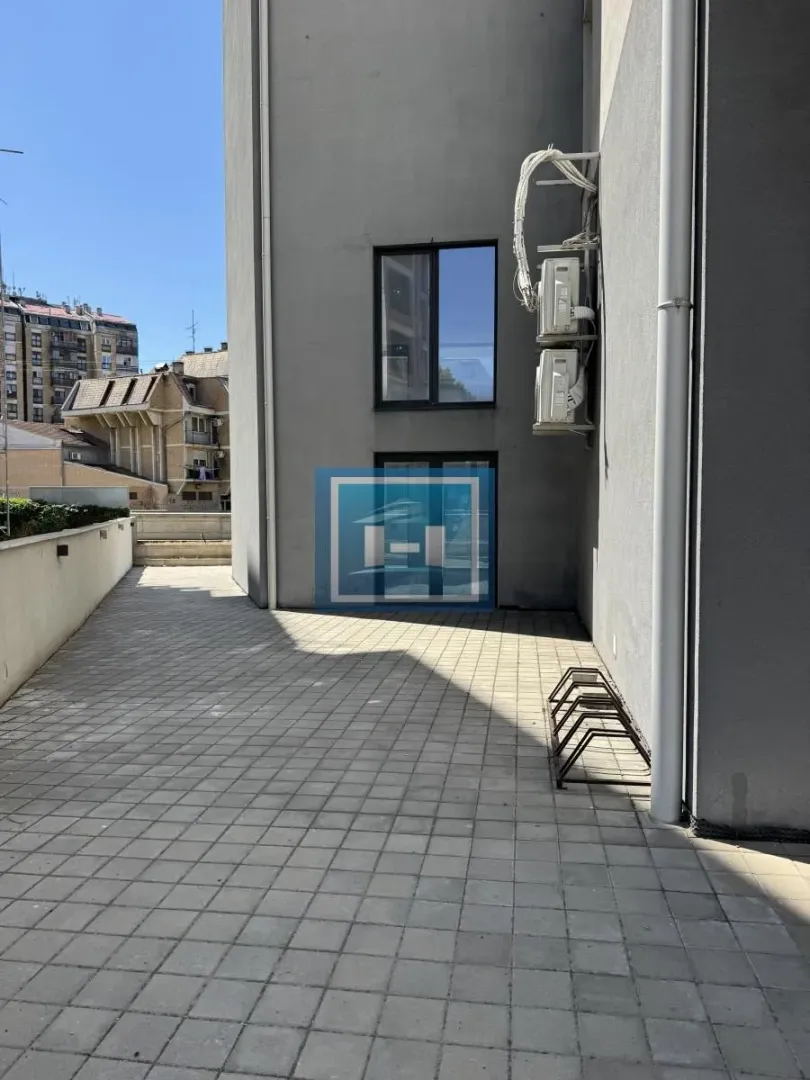 Izdavanje, poslovni prostor, 255m², Centar, Paraćin