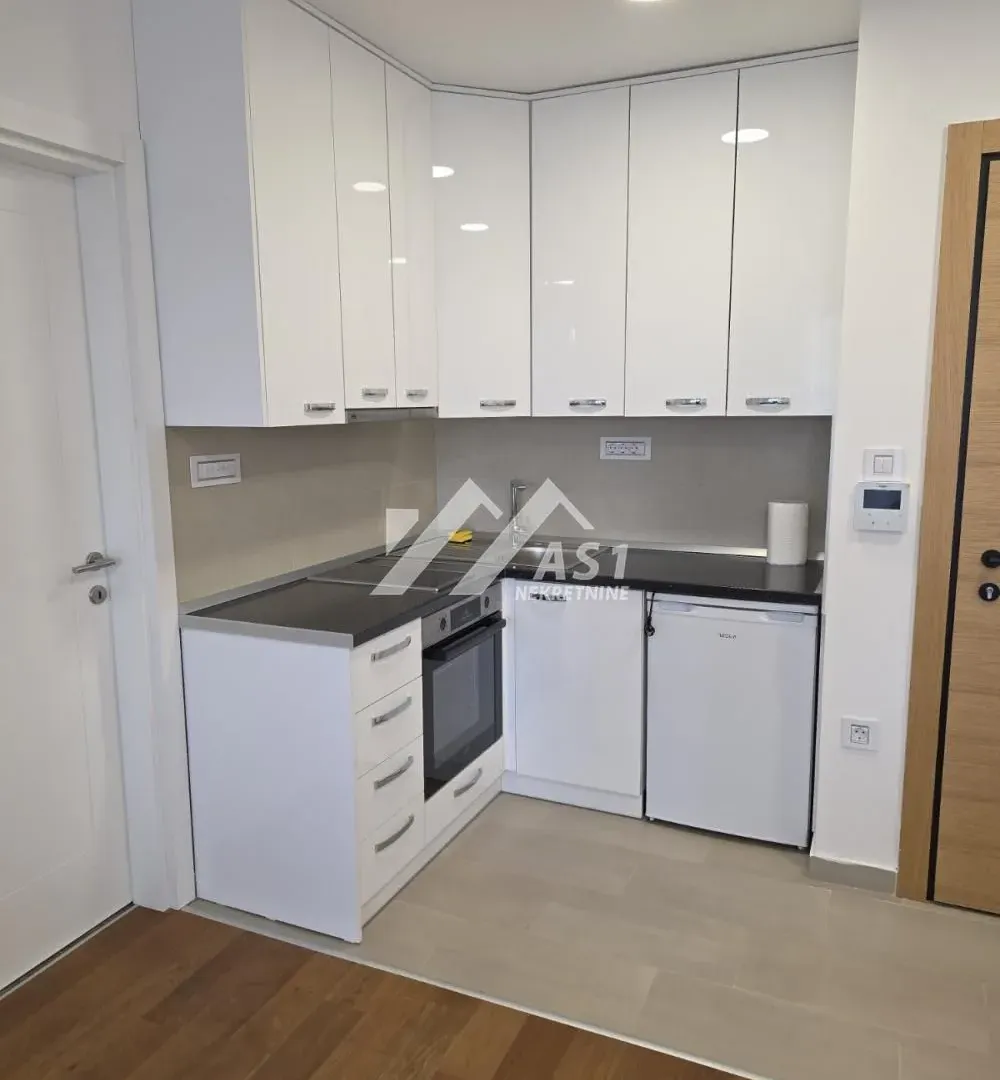 Izdavanje, jednosoban stan, 38m², Rotkvarija, Novi Sad Sve Podlokacije