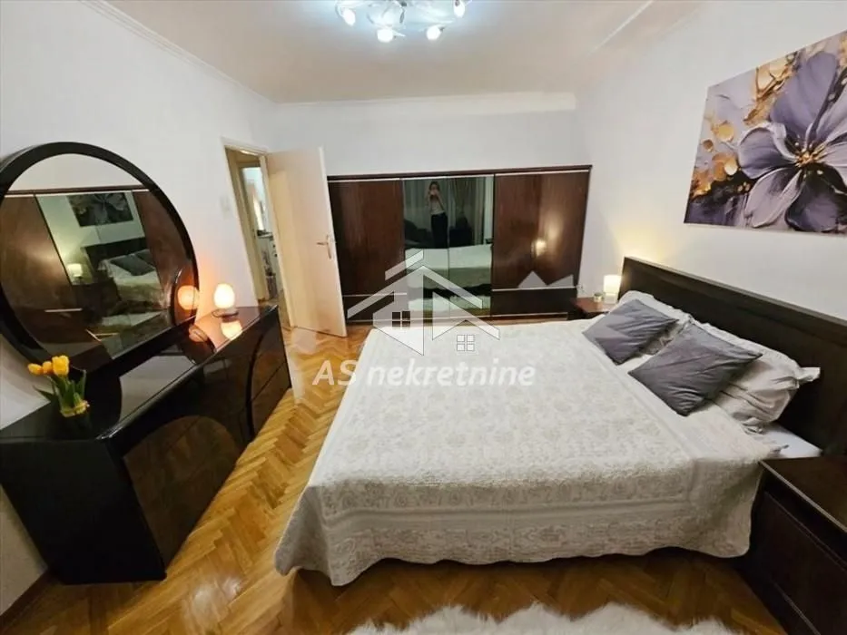 Izdavanje, trosoban stan, 85m², Slavija, Vračar Sve Podlokacije