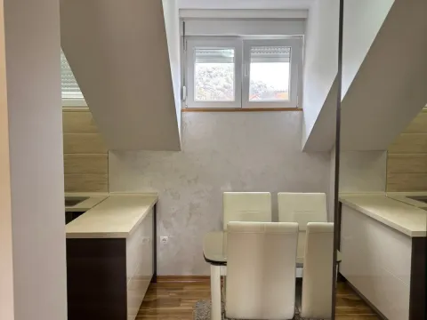 Prodaja, trosoban stan, 62m², Centar, Cetinje - image 4