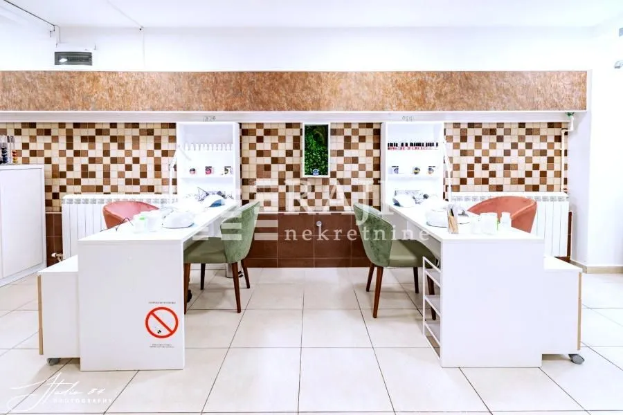 Rent, office space, 120m², Čubura, Beograd