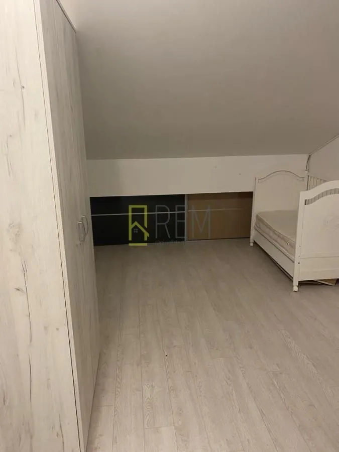 Izdavanje, trosoban stan, 125m², Vranići, Podgorica