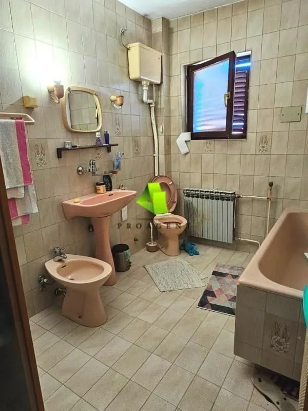 Izdavanje, četvorosoban stan, 180m², Apelovac, Niš