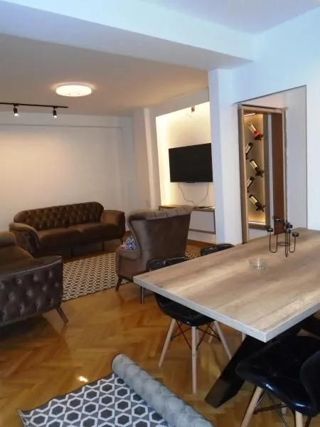 Izdavanje, dvosoban stan, 75m², Centar, Niš