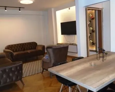 Izdavanje, dvosoban stan, 75m², Centar, Niš