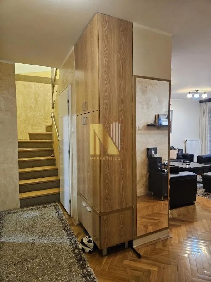 Prodaja, četvorosoban stan, 105m², Socijalno, Novi Sad Sve Podlokacije