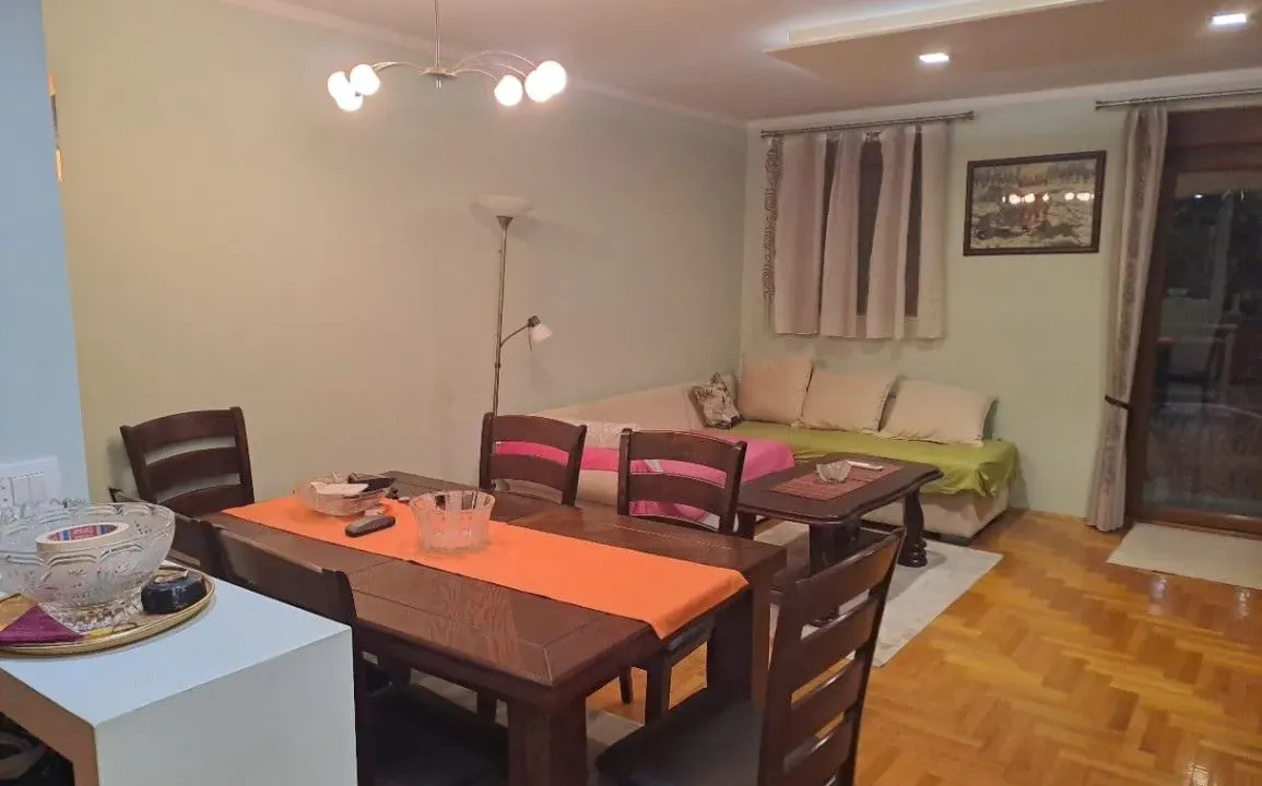 Izdavanje, jednosoban stan, 73m², Tivat, Crna Gora