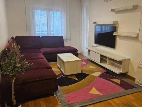 Rent, one bedroom apartment, 43m², Tološka šuma, Podgorica - image 1