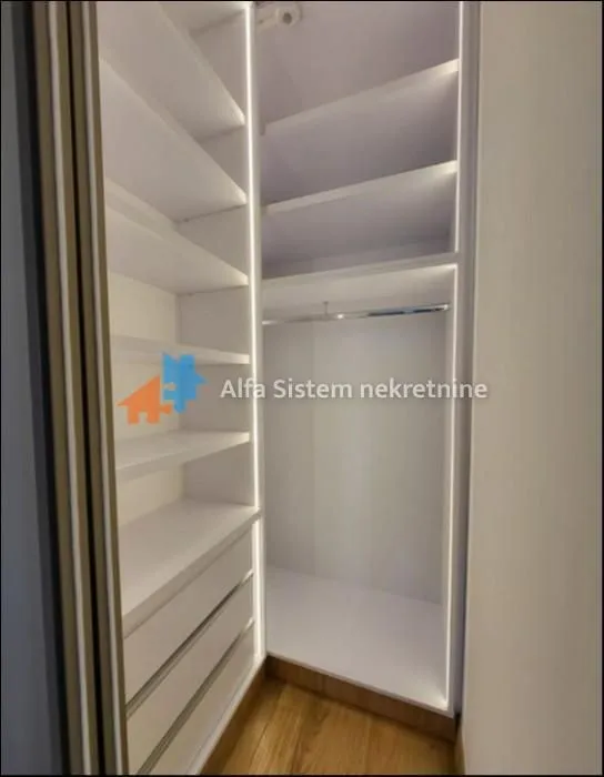Izdavanje, četvorosoban stan, 100m², Novi Beograd Blok 65, Novi Beograd Sve Podlokacije