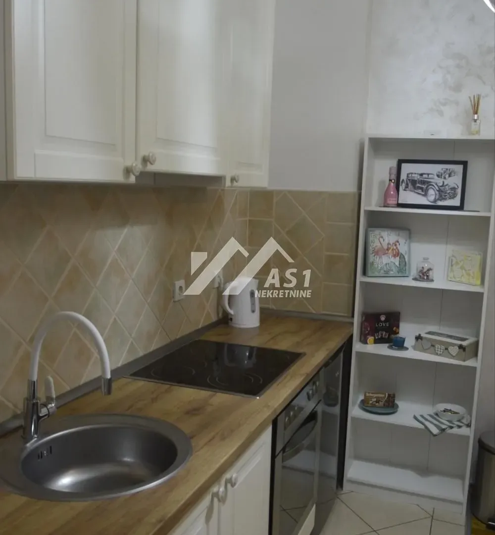 Izdavanje, jednosoban stan, 35m², Bulevar Oslobodjenja, Novi Sad Sve Podlokacije