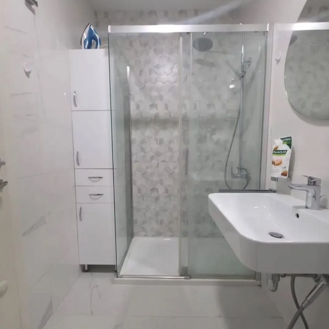 Izdavanje, jednosoban stan, 49m², Central Point, Podgorica