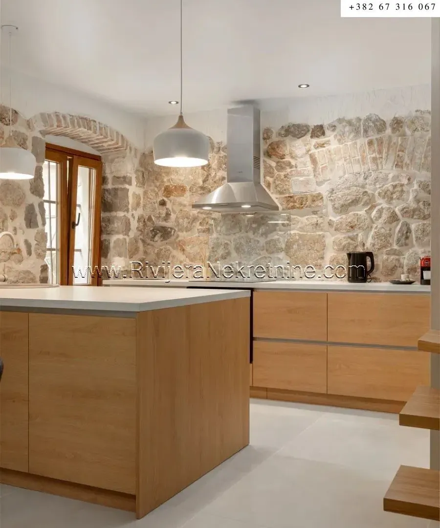 Prodaja, kuća, 110m², Škaljari, Kotor