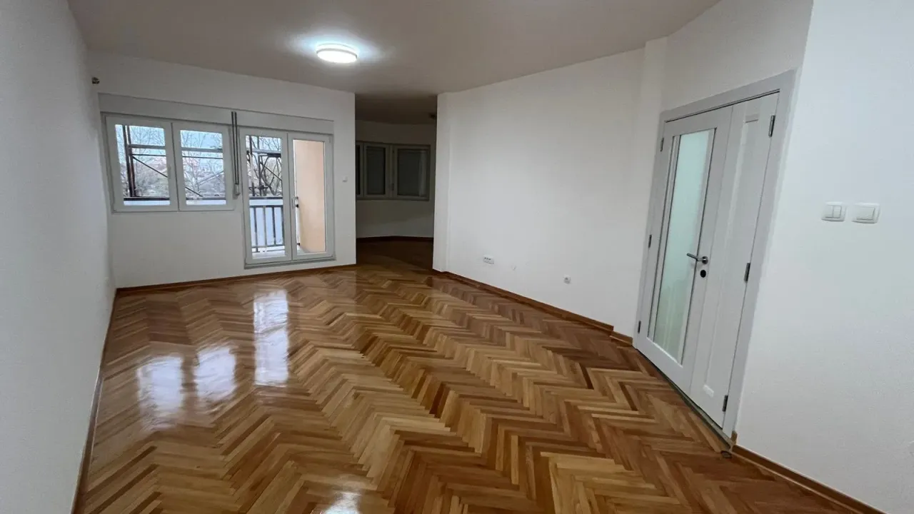 Izdavanje, trosoban stan, 100m², Zabjelo, Podgorica