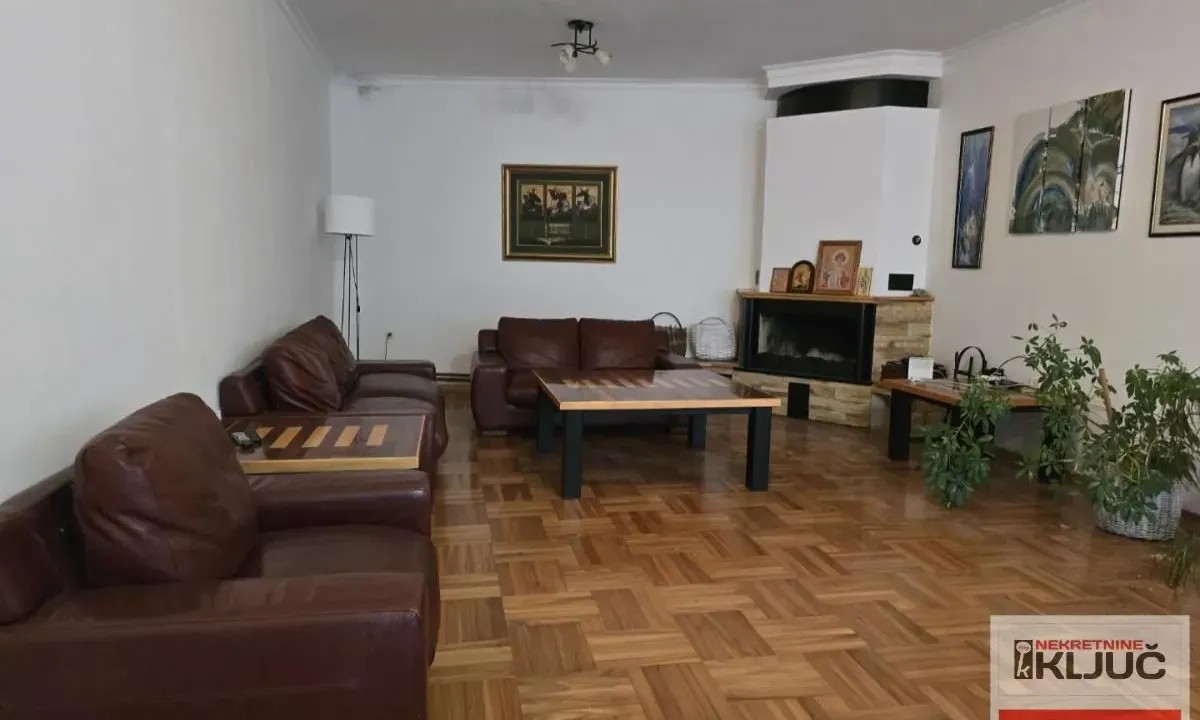 Izdavanje, kuća, 250m², Sajmište, Novi Sad