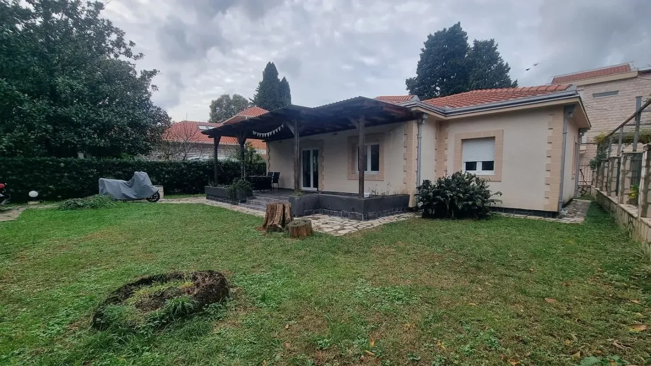 Prodaja, kuća, 109m², Donja Lastva, Tivat