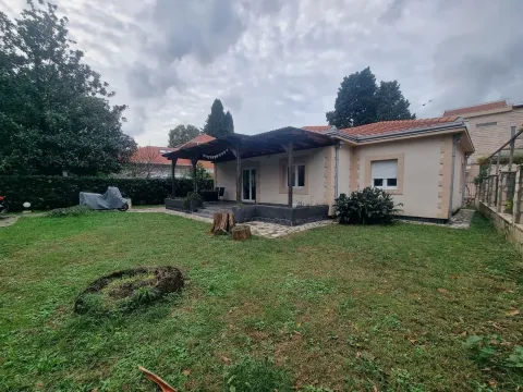 Prodaja, kuća, 109m², Donja Lastva, Tivat
