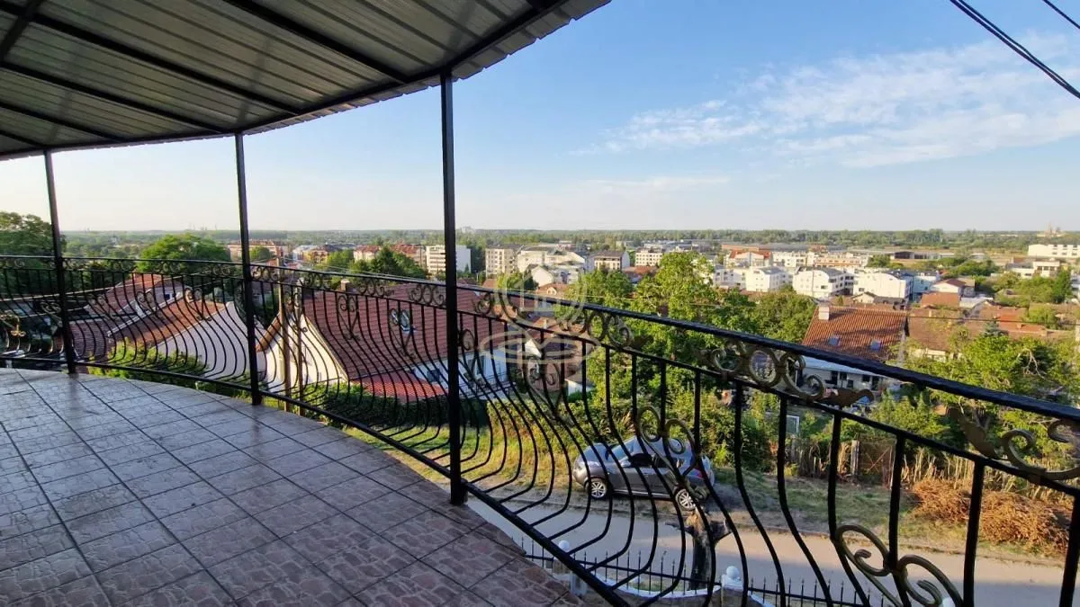 Izdavanje, trosoban stan, 90m², Petrovaradin, Novi Sad