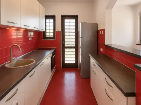 Rent, house, 340m², Tološi, Podgorica - image 6