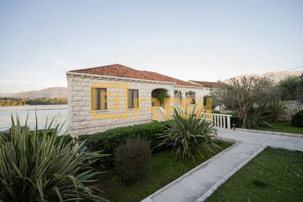 Prodaja, kuća, 300m², Tivat, Crna Gora