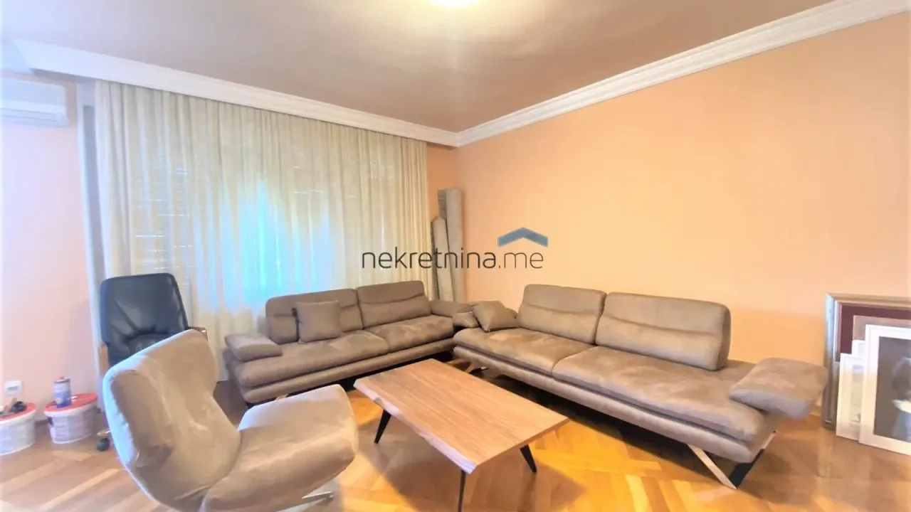Izdavanje, dvosoban stan, 90m², Centar, Podgorica