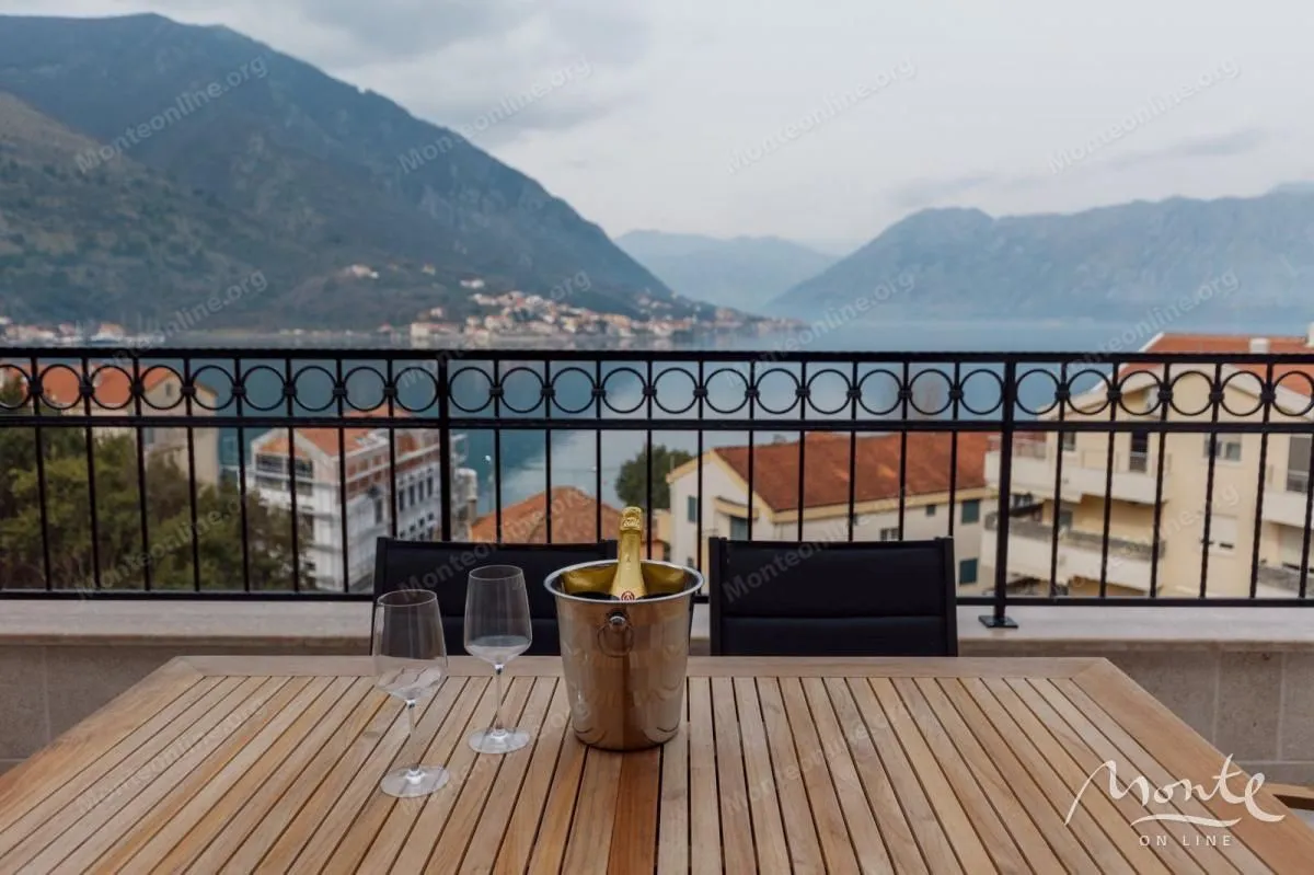 Prodaja, trosoban stan, 191m², Dobrota, Kotor