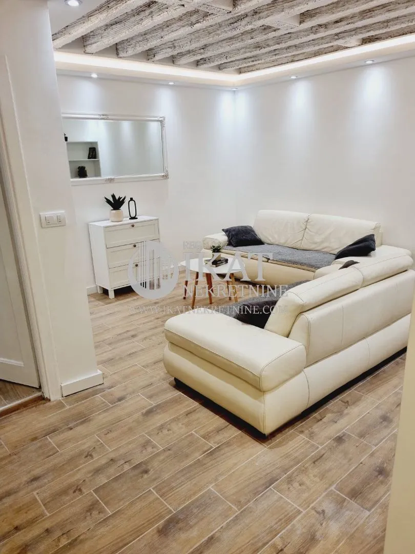 Sale, two bedroom apartment, 44m², Kalenić Pijaca, Vračar Sve Podlokacije