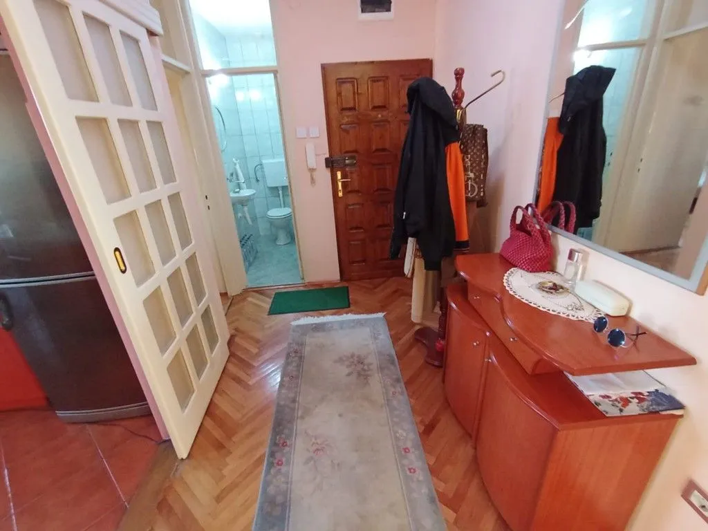 Prodaja, trosoban stan, 100m², Pejton, Podgorica