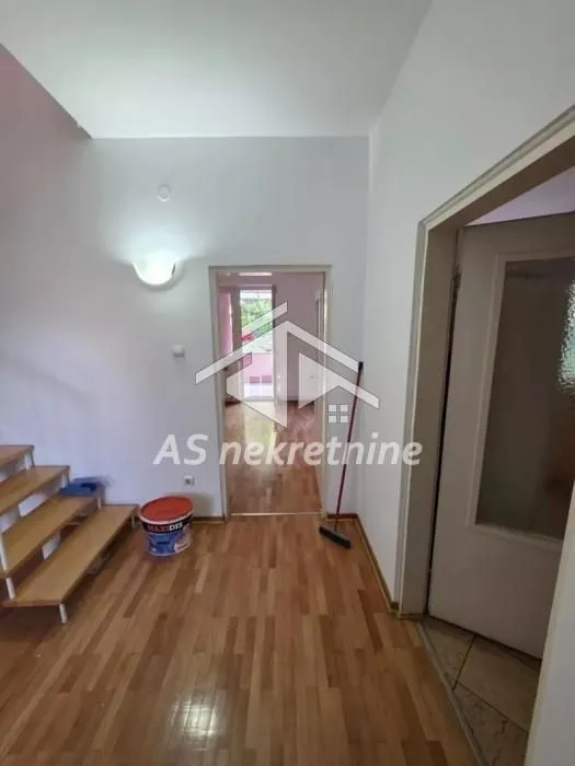 Izdavanje, četvorosoban stan, 104m², Savski Venac, Beograd