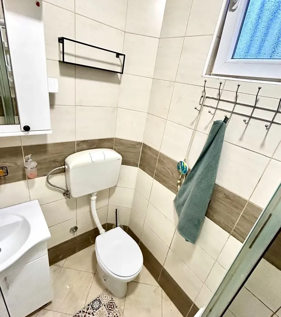 Izdavanje, jednosoban stan, 40m², Zlatica, Podgorica