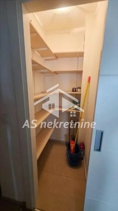 Izdavanje, stan, 120m², Cerak, Beograd
