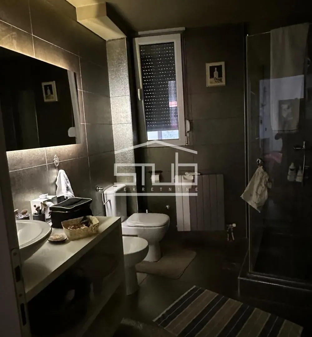 Sale, three bedroom apartment, 103m², Kalenić Pijaca, Vračar Sve Podlokacije