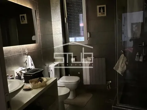 Sale, three bedroom apartment, 103m², Kalenić Pijaca, Vračar Sve Podlokacije - image 9