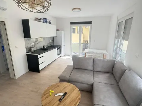 Rent, two bedroom apartment, 60m², Centar, Bar - image 1