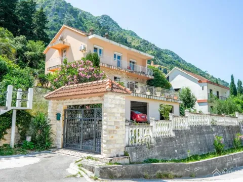 Prodaja, kuća, 172m², Muo, Kotor - image 1