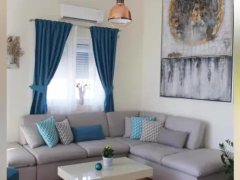 Izdavanje, dvosoban stan, 85m2, Kavač, Kotor Izdavanje, dvosoban stan, 85m2, Kavač, Kotor