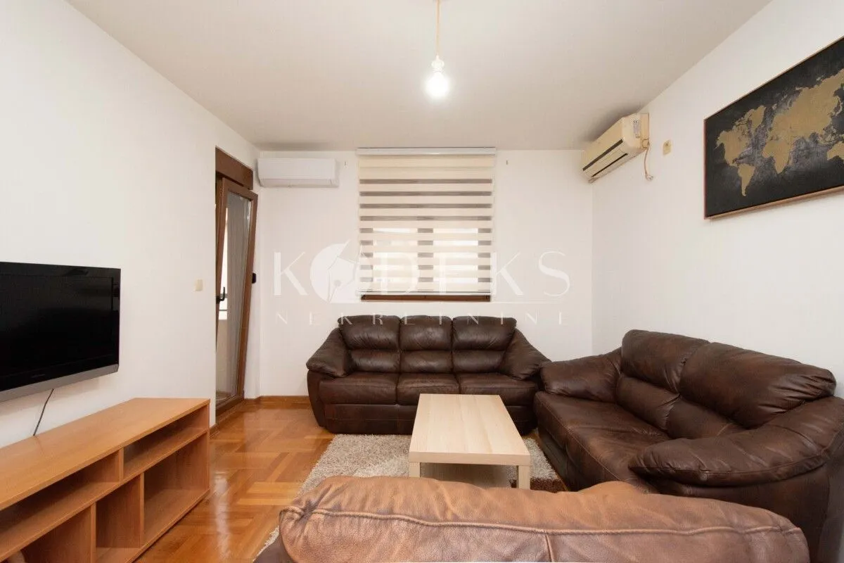 Izdavanje, dvosoban stan, 55m², Stari Aerodrom, Podgorica