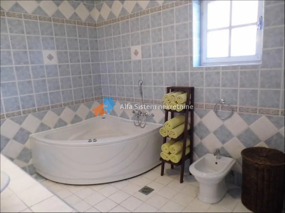 Rent, house, 400m², Voždovac Sve Podlokacije, Beograd