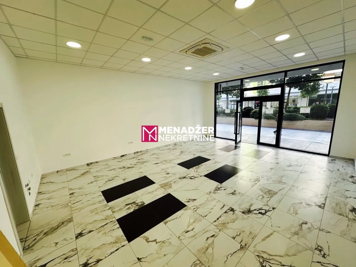 Rent, office space, 54m², Central Point, Podgorica