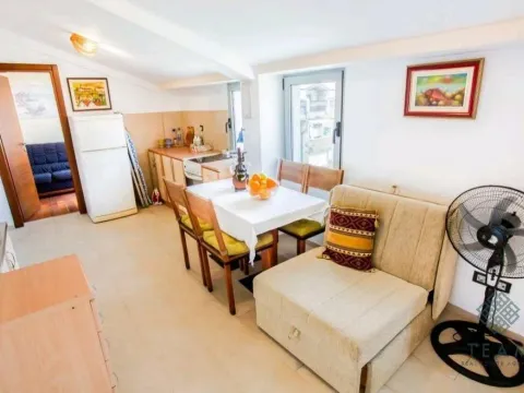 Izdavanje, jednosoban stan, 52m², Centar, Budva - image 4