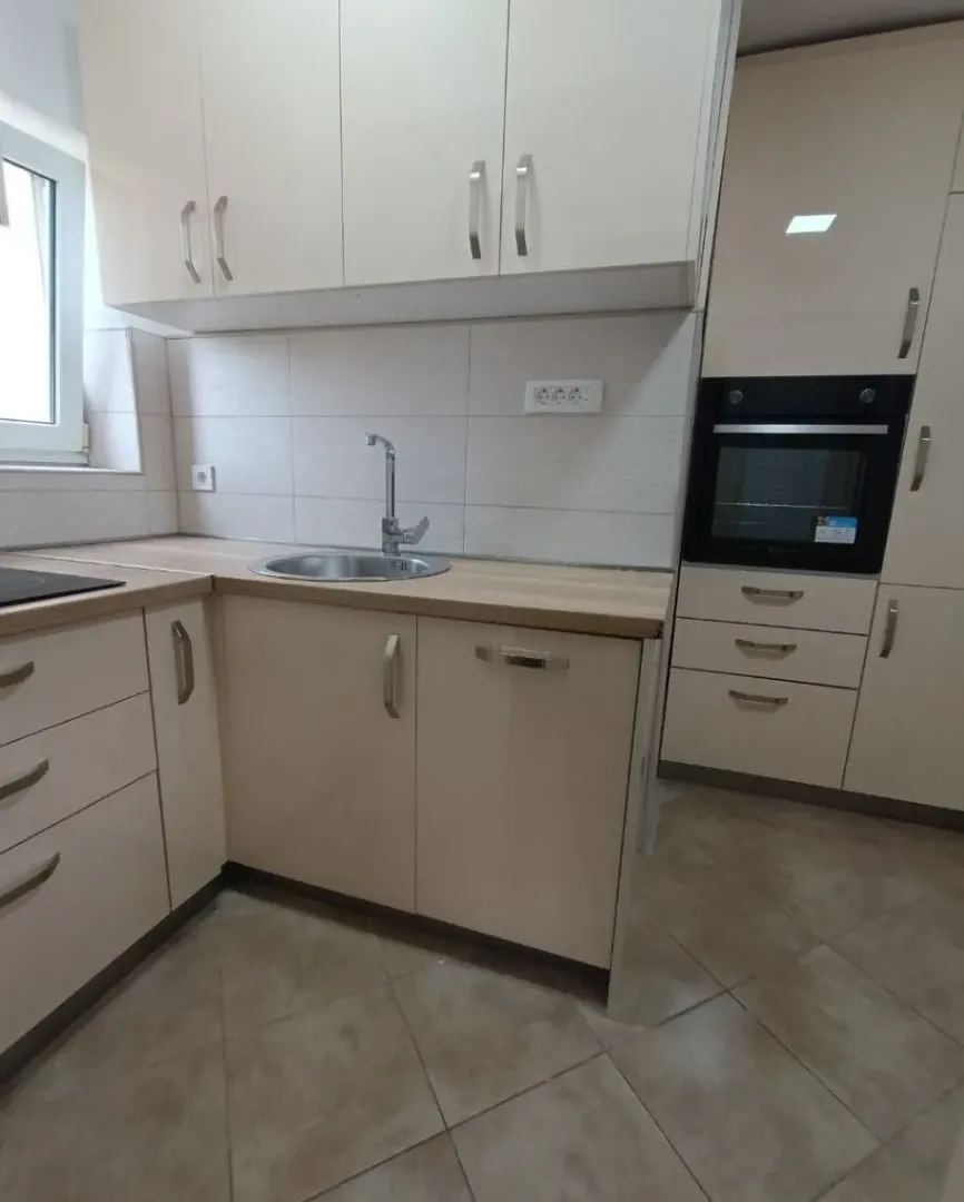 Izdavanje, dvosoban stan, 58m², Centar, Podgorica