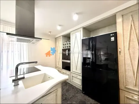 Rent, four bedroom apartment, 250m², Kalenić Pijaca, Vračar Sve Podlokacije - image 10