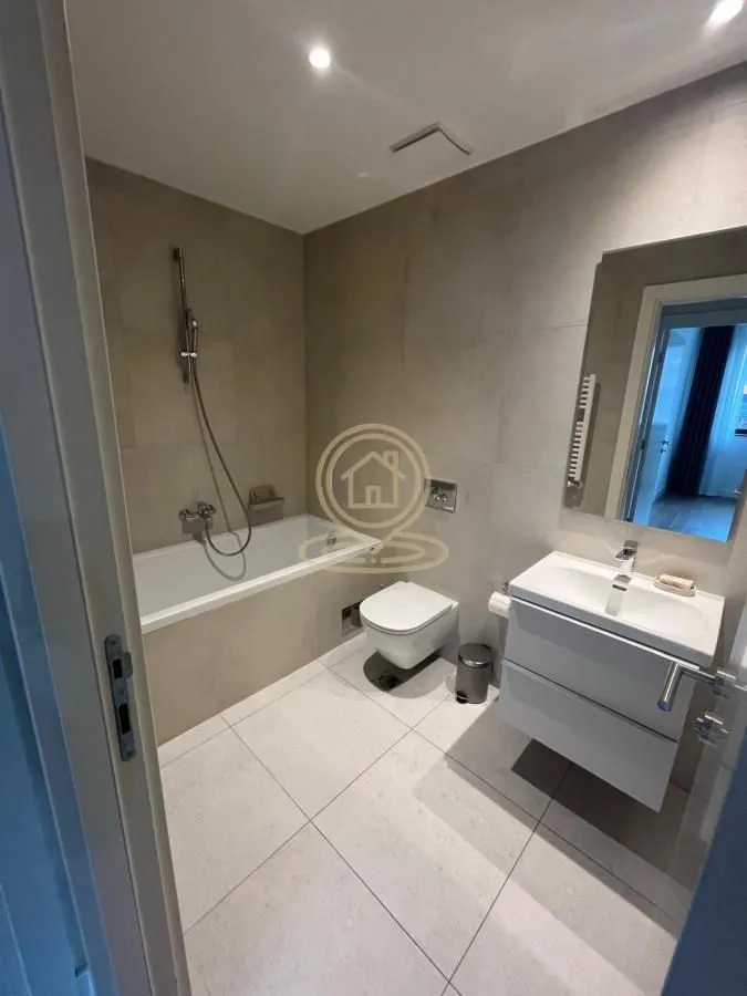 Izdavanje, trosoban stan, 80m², Savski Venac, Beograd