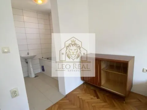 Rent, house, 330m², Dobanovci, Surčin - image 9