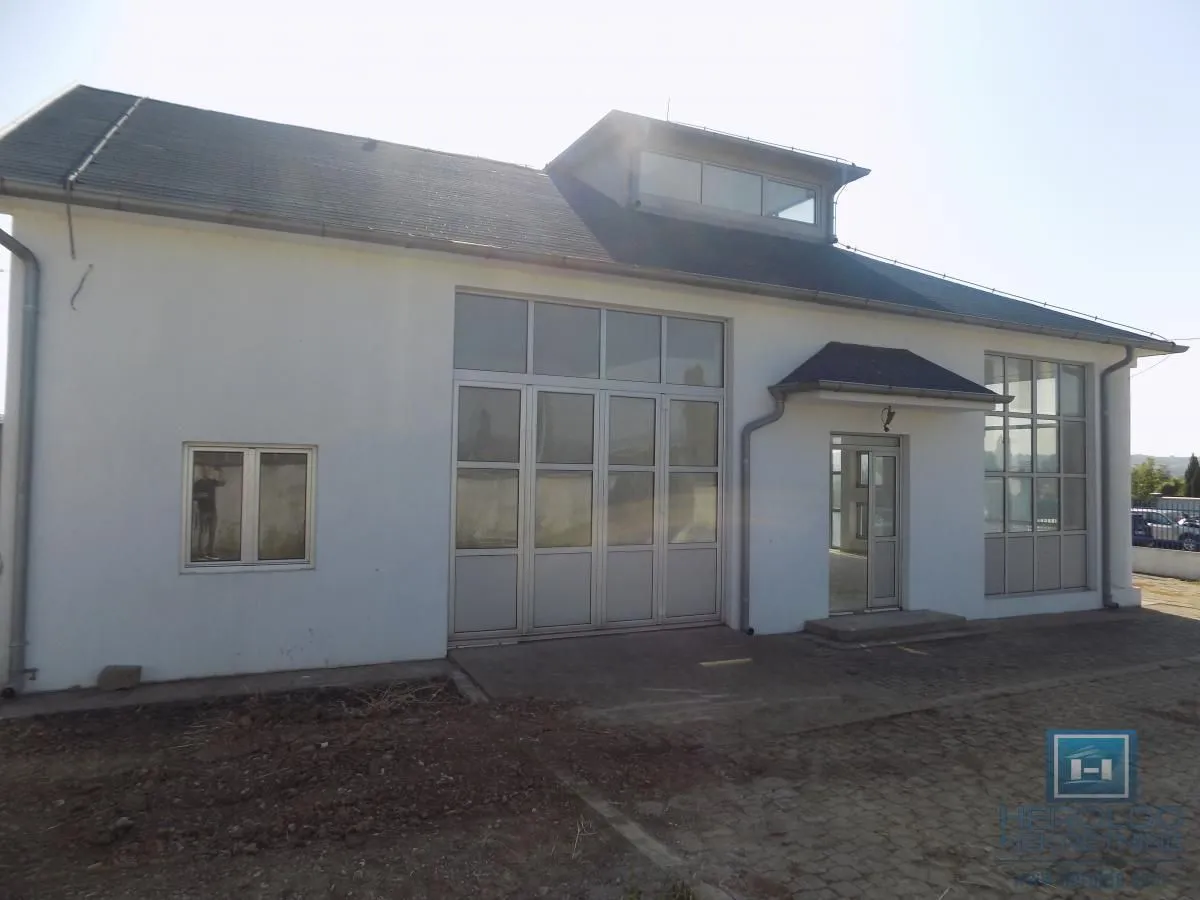 Izdavanje, poslovni prostor, 154m², Paraćin, Srbija
