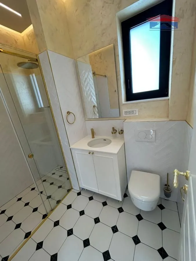 Izdavanje, četvorosoban stan, 120m², Sremska Kamenica, Petrovaradin
